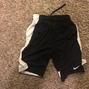 Boys Nike elite shorts. Size medium. Sri fit